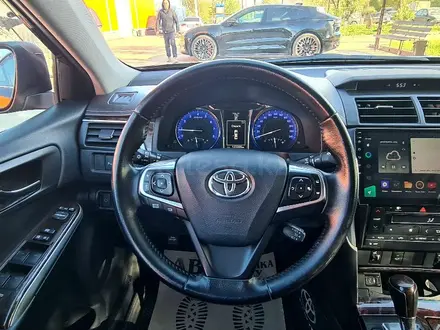 Toyota Camry 2015 года за 10 800 000 тг. в Актобе – фото 13