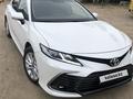 Toyota Camry 2022 года за 18 500 000 тг. в Аксай – фото 2