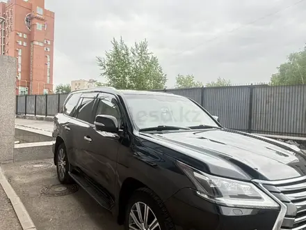 Lexus LX 570 2017 года за 33 500 000 тг. в Астана – фото 2