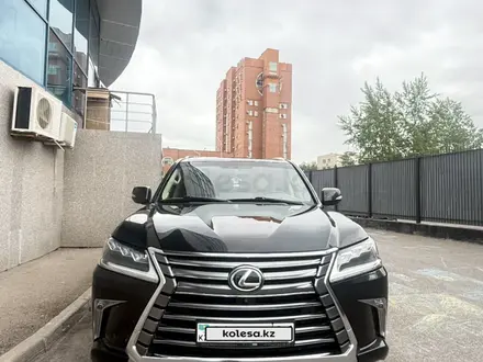 Lexus LX 570 2017 года за 33 500 000 тг. в Астана