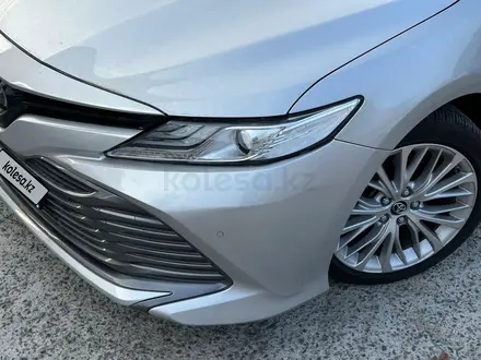 Toyota Camry 2019 года за 15 500 000 тг. в Костанай – фото 15