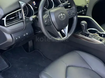 Toyota Camry 2019 года за 15 500 000 тг. в Костанай – фото 18