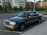 Mercedes-Benz E 320 1995 года за 2 250 000 тг. в Астана – фото 2