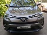 Toyota RAV4 2016 годаүшін10 300 000 тг. в Караганда