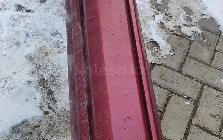 Передняя накладка на бампер Мерседес 124 за 10 000 тг. в Алматы