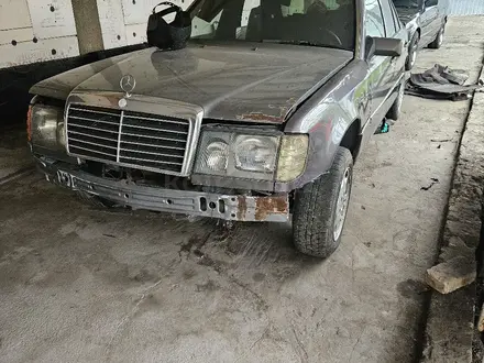 Mercedes-Benz E 230 1990 года за 800 000 тг. в Талдыкорган