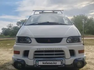 Mitsubishi Delica, 2002