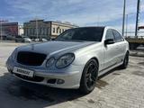 Mercedes-Benz E 320 2003 года за 3 700 000 тг. в Актау – фото 2