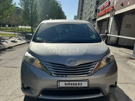 Toyota Sienna 2017 года за 15 500 000 тг. в Астана