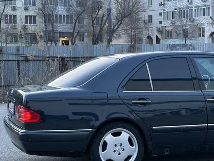 Mercedes-Benz E 320 1997 года за 3 800 000 тг. в Атырау – фото 12