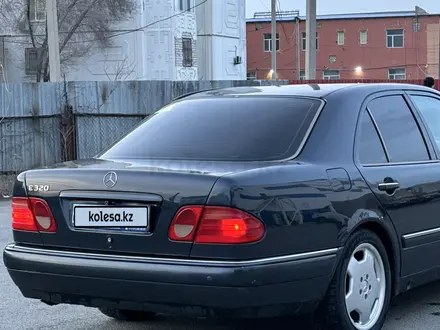 Mercedes-Benz E 320 1997 года за 3 800 000 тг. в Атырау – фото 7