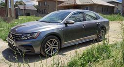 Volkswagen Passat 2017 годаfor8 800 000 тг. в Алматы – фото 2