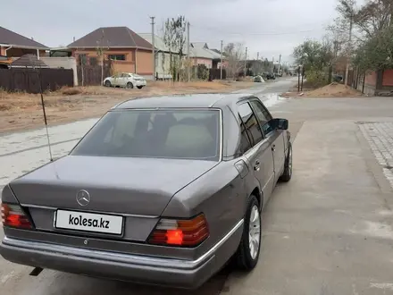 Mercedes-Benz E 230 1991 года за 1 000 000 тг. в Кызылорда – фото 4