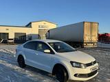 Volkswagen Polo 2015 года за 5 500 000 тг. в Уральск – фото 2