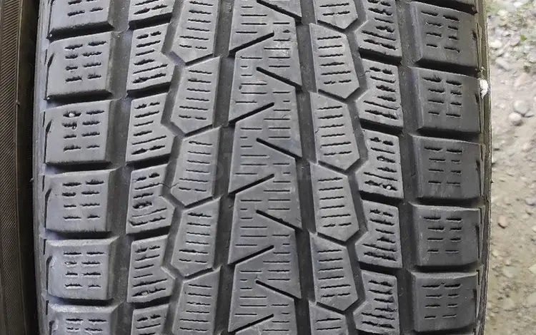 Пара шин 225/65/17 Yokohama за 30 000 тг. в Алматы