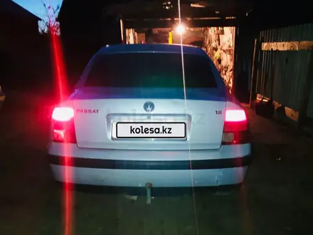 Volkswagen Passat 1997 года за 1 100 000 тг. в Уральск – фото 6