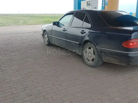 Mercedes-Benz E 230 1996 года за 2 600 000 тг. в Костанай – фото 24