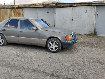 Mercedes-Benz E 200 1990 года за 1 200 000 тг. в Тараз – фото 4