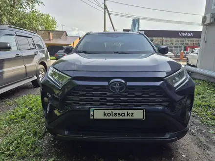 Toyota RAV4 2021 года за 14 500 000 тг. в Петропавловск