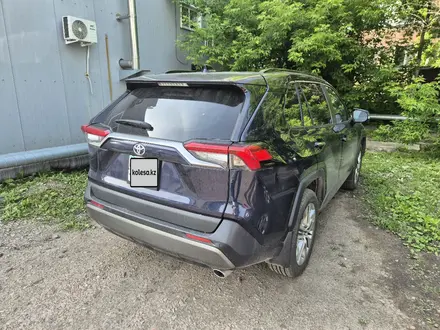 Toyota RAV4 2021 года за 14 500 000 тг. в Петропавловск – фото 4
