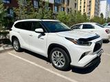 Toyota Highlander 2022 года за 24 000 000 тг. в Уральск