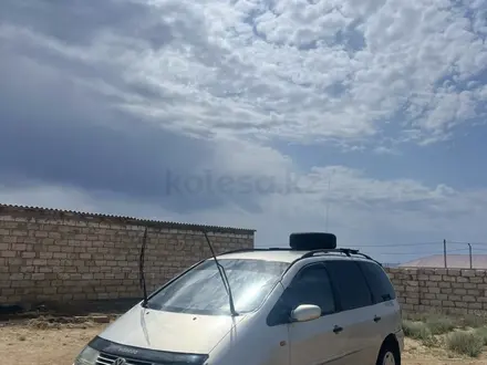 Volkswagen Sharan 1998 года за 2 650 000 тг. в Актау – фото 2