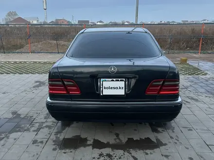 Mercedes-Benz E 320 1998 года за 3 800 000 тг. в Алматы – фото 5