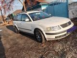 Volkswagen Passat 1999 годаfor2 350 000 тг. в Семей – фото 2