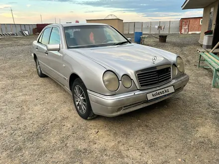 Mercedes-Benz E 280 1996 года за 2 000 000 тг. в Айтеке би