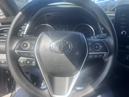 Toyota Camry 2021 года за 13 500 000 тг. в Шымкент – фото 6