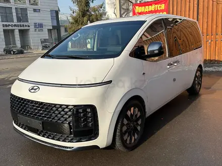 Hyundai Staria 2022 года за 21 000 000 тг. в Алматы