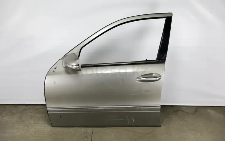 Дверь передняя левая на Mercedes Benz E320 W211 (211) за 25 000 тг. в Алматы