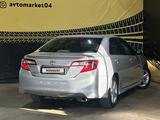 Toyota Camry 2014 года за 9 500 000 тг. в Актобе – фото 4