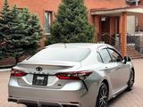 Toyota Camry 2022 года за 11 000 000 тг. в Алматы – фото 2