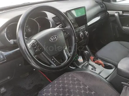 Kia Sorento 2011 года за 7 000 000 тг. в Атырау – фото 4