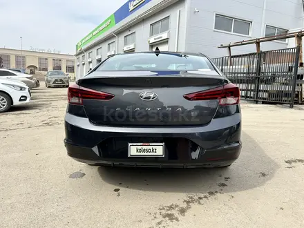 Hyundai Elantra 2020 года за 6 200 000 тг. в Актобе – фото 2