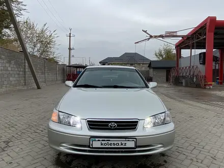 Toyota Camry 2000 года за 3 570 000 тг. в Алматы – фото 2