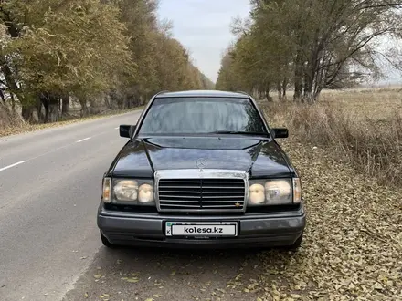 Mercedes-Benz E 320 1993 года за 2 700 000 тг. в Алматы