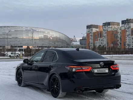 Toyota Camry 2021 года за 15 350 000 тг. в Астана – фото 4