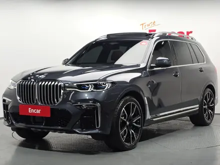 BMW X7 XDrive 40i 2022 года за 47 000 000 тг. в Астана