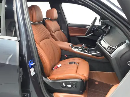 BMW X7 XDrive 40i 2022 года за 47 000 000 тг. в Астана – фото 16