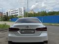 Toyota Camry 2023 года за 14 300 000 тг. в Актобе – фото 4