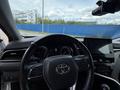 Toyota Camry 2023 года за 14 300 000 тг. в Актобе – фото 11