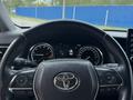 Toyota Camry 2023 года за 14 300 000 тг. в Актобе – фото 12