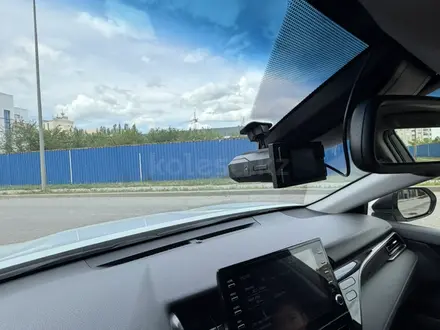 Toyota Camry 2023 года за 14 300 000 тг. в Актобе – фото 16