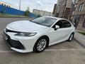 Toyota Camry 2023 года за 14 300 000 тг. в Актобе