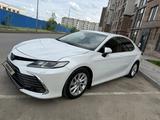 Toyota Camry 2023 года за 14 300 000 тг. в Актобе