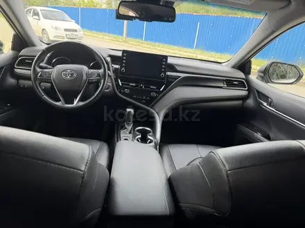 Toyota Camry 2023 года за 14 300 000 тг. в Актобе – фото 8