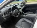Toyota Camry 2023 года за 14 300 000 тг. в Актобе – фото 9