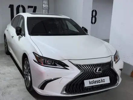 Lexus ES 250 2020 года за 21 000 000 тг. в Алматы